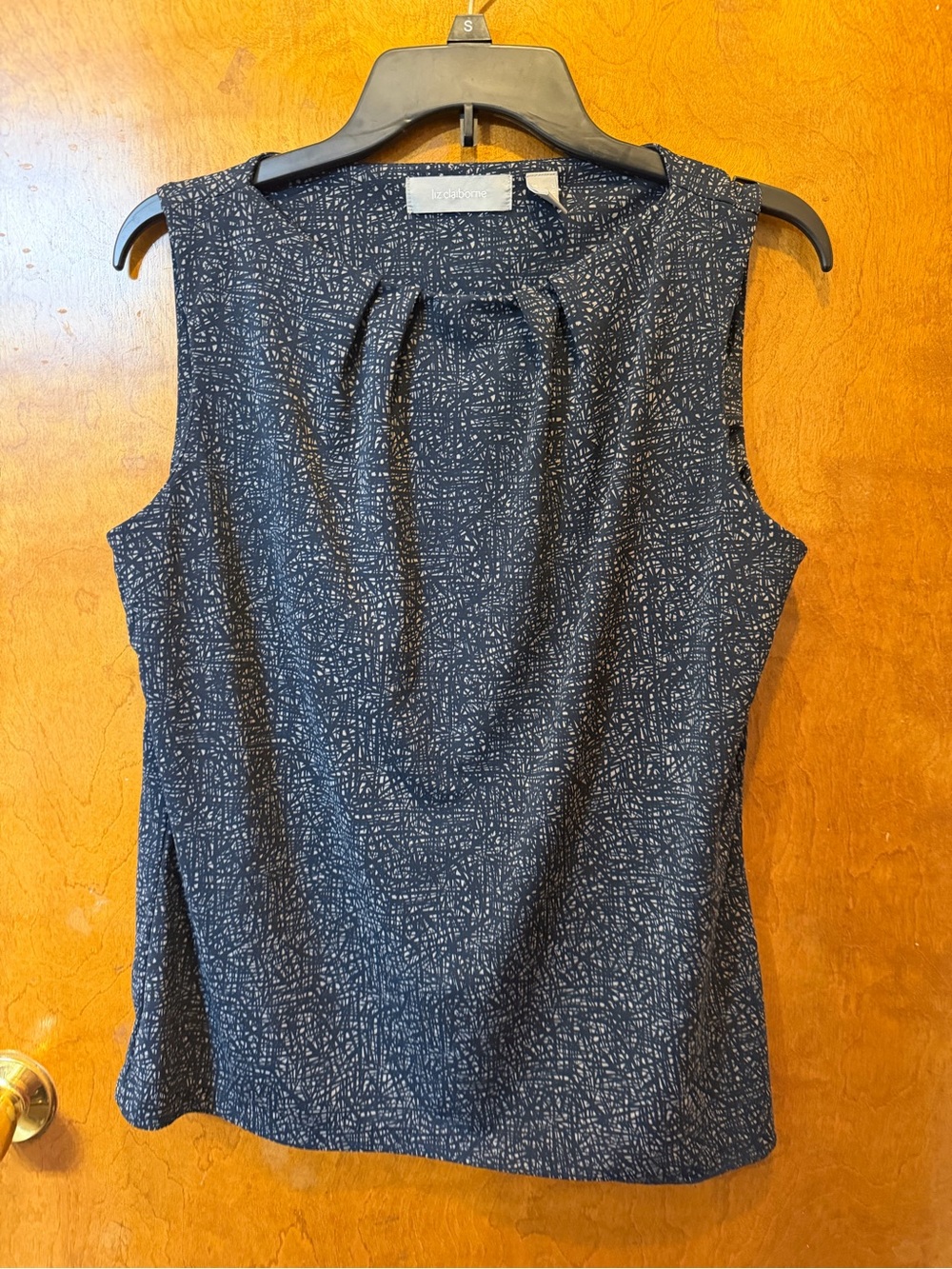 Liz Claiborne women’s blue & grey geometric pleated round neck blouse size L